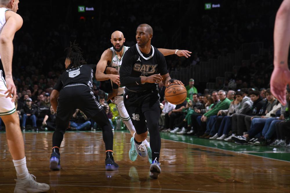 手各两名 手各两名